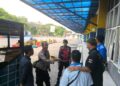Cooling system Pilkada serentak 2024. Bhabinkamtibmas serukan Pemilu Damai bersama Kru Bus Terminal