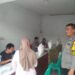 Bhabinkamtibmas desa Kadudampit Polsek Kadudampit Polres Sukabumi Kota Lakukan Monitoring Kegiatan Pendistribusian bantuan beras