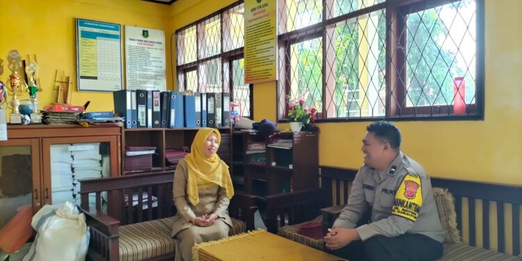 Sambangi Warga Polisi di Kota Sukabumi Sampaikan Imbauan Kamtibmas