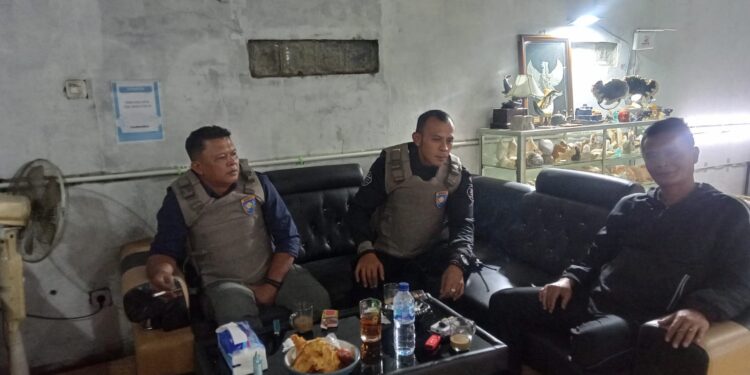 Bhabinkamtibmas Polsek Lembursitu Sambangi warga