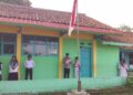 Hadir Sebagai Pembina Upacara, Bhabinkamtibmas Desa Kebonpedes Sampaikan Pesan Kamtibmas di Yayasan MTS Al Hidayah
