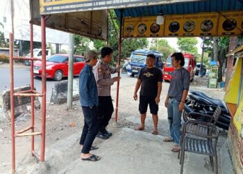 Patroli Dialogis Siang Hari, Anggota Polsek Lembursitu Sampaikan Pesan Kamtibmas Kepada Warga