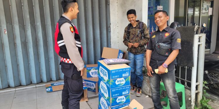 Berdialog Dengan Warga, Unit Samapta Polsek Cisaat   Dialogis Berikan Himbauan Kamtibmas