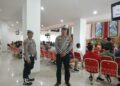Personil Polsek Sukalarang Laksanakan Pengamanan Kebaktian Umum di Gereja GKI Penginjil Kota Sukabumi