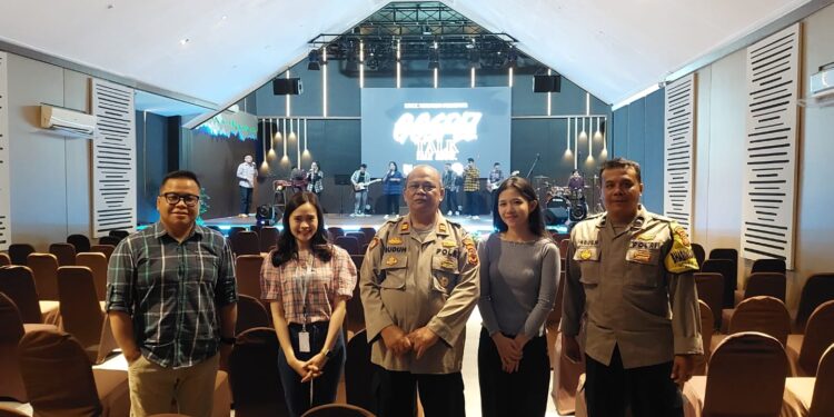 Minggu Kasih, Polsek Cisaat  Berikan Pengamanan Ibadah Kebaktian Minggu Gereja GBI MNCC Sukabumi