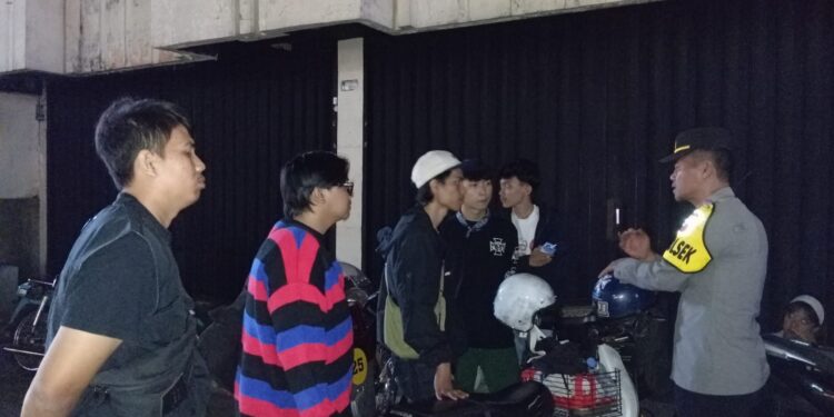 Patroli Rutin KRYD Malam Minggu Polsek Gunungpuyuh Guna Ciptakan Situasi Yang Aman Dan Kondusif