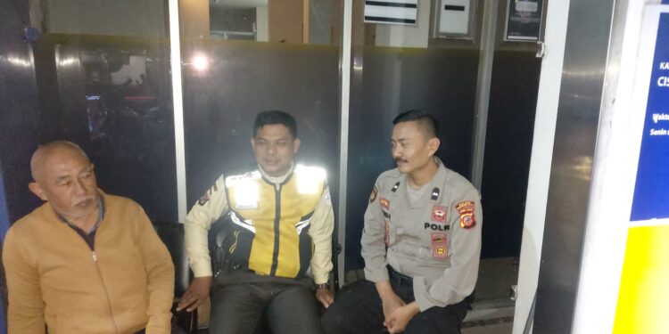 Patroli Malam, Unit Samapta Polsek Cisaat Tekan Kriminalitas dan Gangguan Kamtibmas Jelang Pilkada Serentak 2024