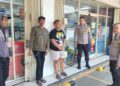 Patroli ke Minimarket, Unit Samapta Polsek Cisaat Berikan Himbuan Kamtibmas