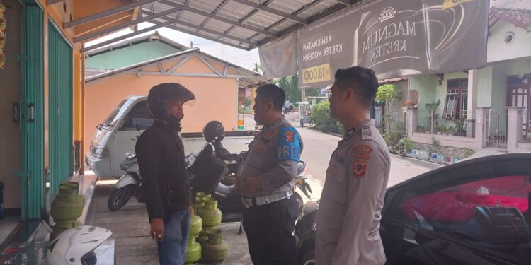 Patroli mobile rutin Polsek Kadudampit untuk mengantisipasi gangguan kamtibmas  di wilayah hukum polsek kadudampit