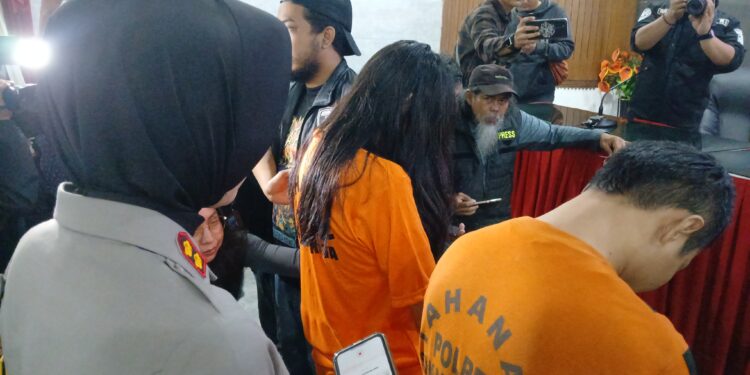 Promosi Judi Online di Medsos, Muda-Mudi Sukabumi Diringkus Polisi