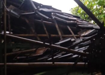 Rumah Milik Benyamin di Cikole Sukabumi Ambruk Diguyur Hujan