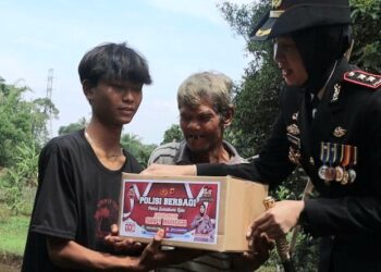 Kunjungi Warga Terdampak Hujan Deras, Kapolres Sukabumi Kota Salurkan Bantuan