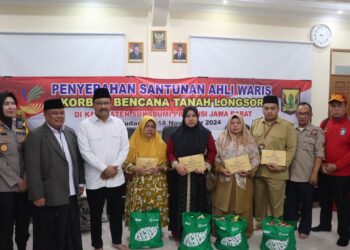 Mensos RI Gus Ipul Ucapkan Duka Mendalam Untuk Korban Longsor Ponpes Yaspida dan Berikan Santunan