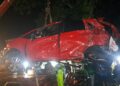 Kecelakaan Beruntun 4 Mobil Ringsek, 7 Orang Luka. Penumpang Motor Meninggal Dunia