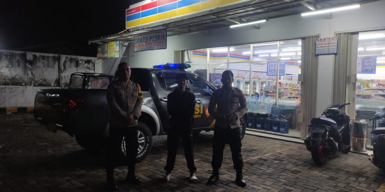Patroli mobile rutin Polsek Kadudampit untuk mengantisipasi gangguan kamtibmas di wilayah hukum polsek kadudampit