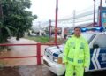 Antisipasi dikala hujan. Polsek Baros siaga laksanakan patroli debit sungai cisuda.
