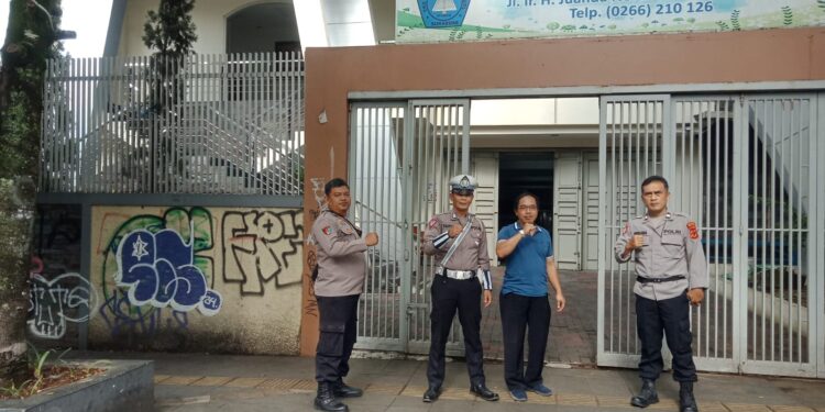 Ciptakan Keamanan, Polisi Polsek Sukalarang Rutin Pam Gereja Setiap Hari Minggu