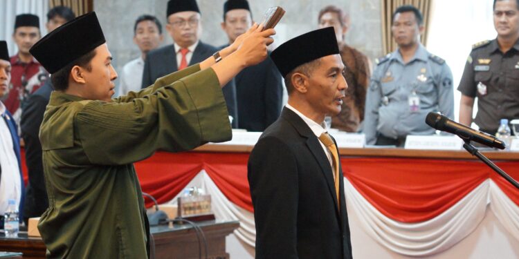Gantikan Alm. Yunus Suhandi, Gundar Kolyubi Resmi Duduki Kursi Wakil Rakyat