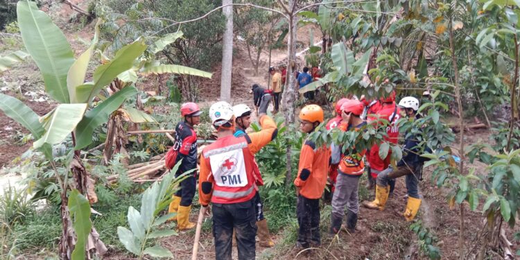 Nenek Emah Korban Tertimbun Longsor di Gegerbitung Belum Ditemukan