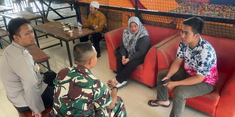 Tingkatkan Harkamtibmas Bhabinkamtibmas Sambangi Warga