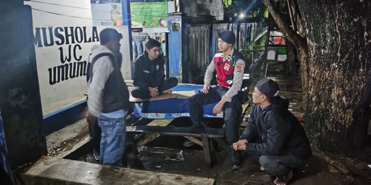 Cegah kriminalitas malam hari. Polsek baros himbau warga nongkrong
