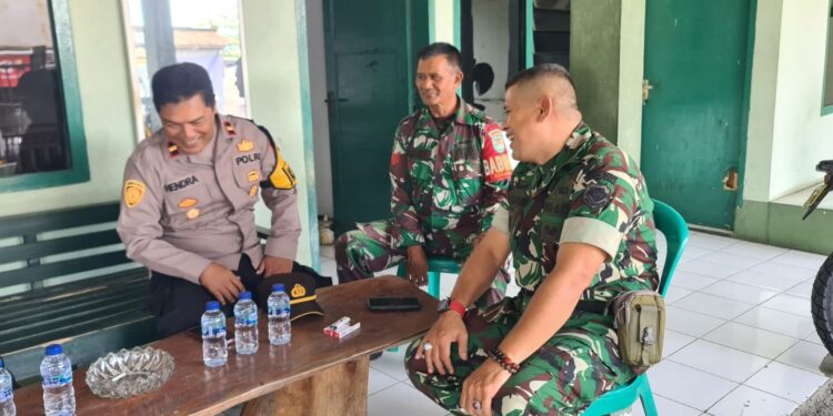 Kapolsek Cireunghas Jalin Silaturahmi Dengan Sambangi Mako Koramil