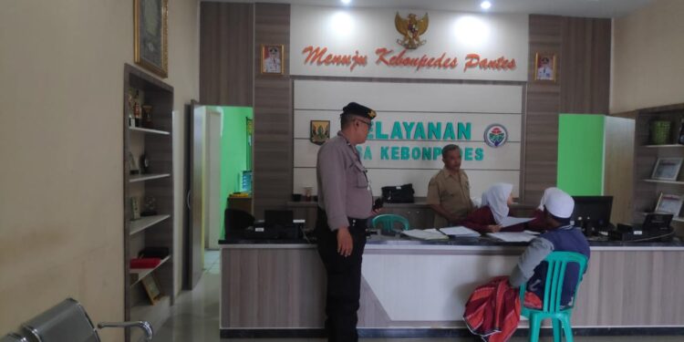 Polsek Kebonpedes Patroli Dialogis Dengan perangkat Desa Kebonpedes
