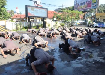 Naik Pangkat, 65 Perwira dan Bintara Polri di Sukabumi Sujud Syukur