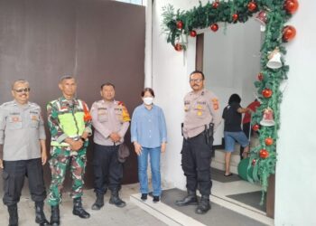 Beri Rasa Aman, Polsek Cibeureum Sukabumi Amankan Kebaktian Umat Kristiani