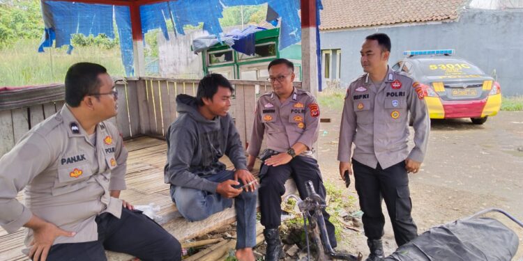 Polsek Cikole Laksanakan Giat Dialogis dengan Warga Masyarakat