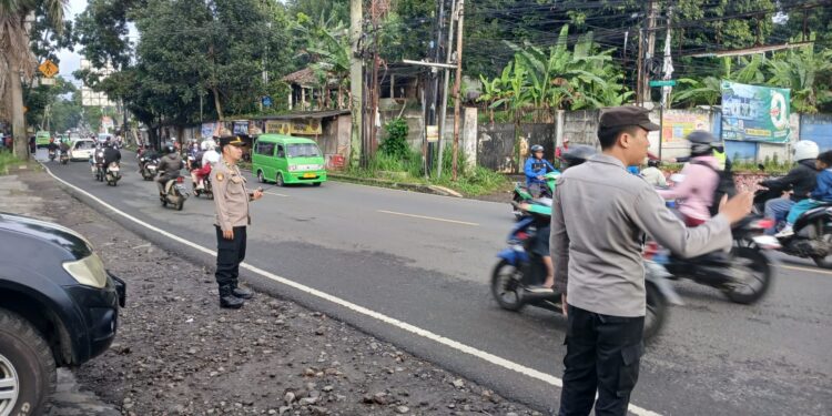 Polsek Gunungpuyuh Rutin Laksanakan Gatur Pagi, Agar Terciptanya Kamseltibcar Lantas