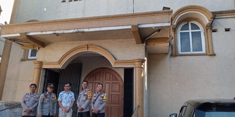 Berikan Rasa Aman, Polisi Lakukan Pengamanan Ibadah Rutin di Gereja Pantekosta Sukabumi