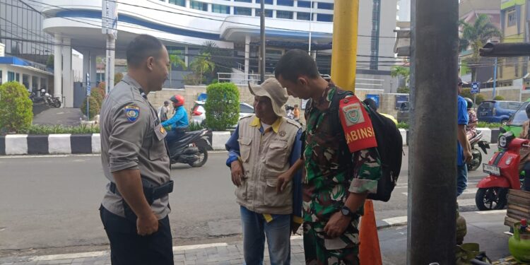 Datangi Warga Langsung, Babinkamtibmas Berikan Himbauan Gukamtibmas