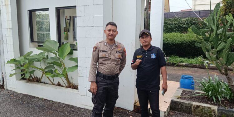 Bentuk kemitraan kamtibmas , Bhabinkamtibmas Polsek Cisaat sambangi Petugas Satpam