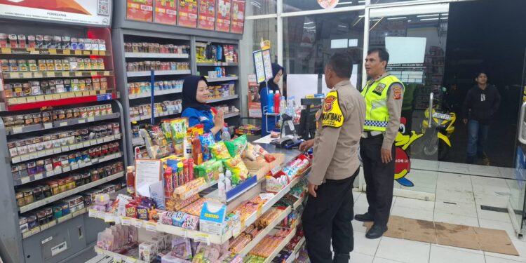 Patroli KRYD Malam Sambangi Obyek Vital, Strategi Bhabinkamtibmas Ciptakan Kondusifitas Kamtibmas