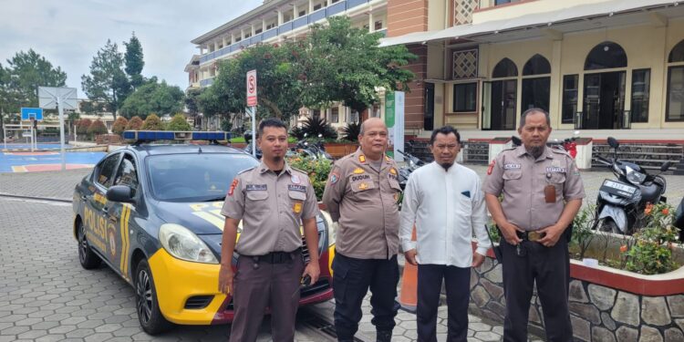Polsek Cisaat Sambangi Satpam di Perkantoran Sampaikan pesan kamtibmas