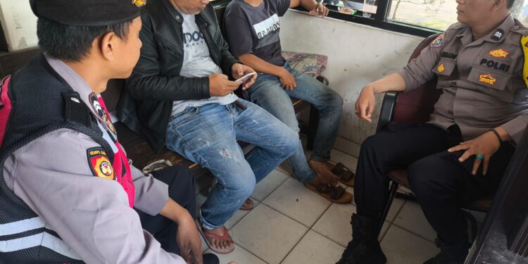 Sebar pesan kamtibmas polsek baros sambangi terminal antisipasi Gangguan Kamtibmas