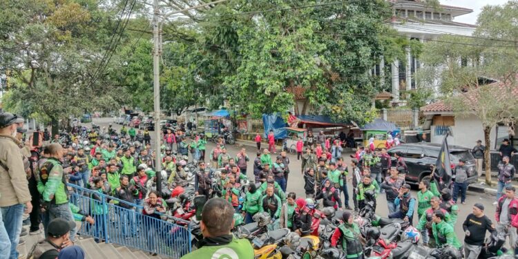 Ratusan Ojol di Sukabumi Mogok Narik dalam Dukungan Aksi di Jakarta