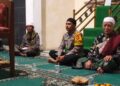 Bhabinkamtibmas Desa Jambe Nenggang Hadiri Peringatan Isra Miraj di Masjid Jami Al Ikhlas Desa Jambe Nenggang Sampaikan Pesan Kamtibmas