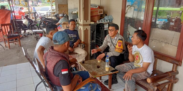 Bhabinkamtibmas Kelurahan Babakan melaksanakan kegiatan sambang warga di wilayahnya