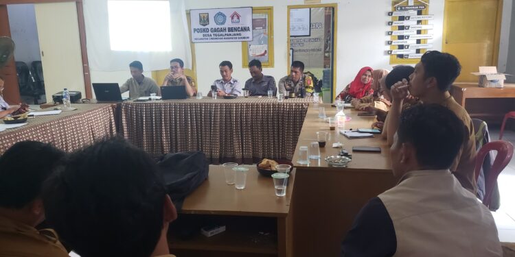 Bhabinkamtibmas Polsek Cireunghas Hadiri Kegiatan Rapat Koordinasi Di Aula Kantor Desa