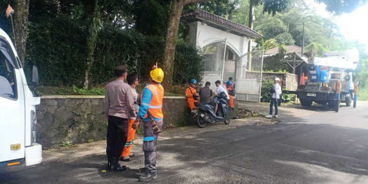 Polsek Sukabumi Laksanakan Patroli Dialogis Seputaran Wilkum Polsek Sukabumi