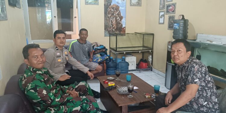 Bhabinkamtibmas Sambangi Warga dan Berikan Imbauan Kamtibmas