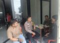 Bhabinkamtibmas Sambangi Warga dan Berikan Imbauan Kamtibmas Pada Warga