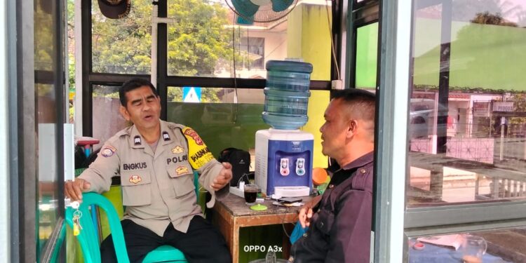 Bhabinkamtibmas Aktif Sambangi Warga untuk Jaga Kamtibmas dan Ketahanan Pangan