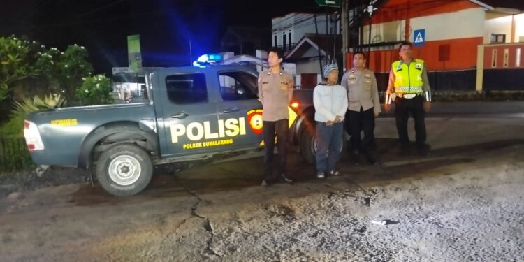 Kapolsek Sukalarang Pimpin Patroli KRYD  pada Malam Hari untuk Hindari Gangguan Kamtibmas