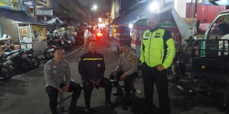 Unit Patroli Polsek Cikole Laksanakan Dialogis Dengan Satpam