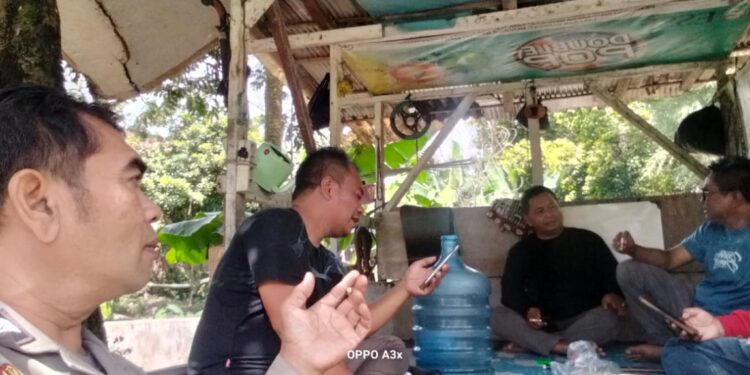 Lewat Sambang Bhabinkamtibmas Polsek Lembursitu Ajak Warga Wujudkan Kamtibmas yang Kondusif