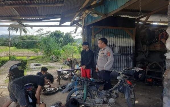 Sambangi Warga Saat Patroli, Petugas Polsek Cireunghas Himbau Kamtibmas