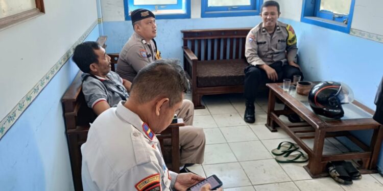 Bhabinkamtibmas Pasirhalang Sambangi Terminal Sukaraja, Antisipasi Gangguan Kamtibmas di Bulan Ramadhan